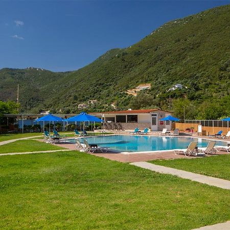 Menes Hotel Geni  Екстер'єр фото