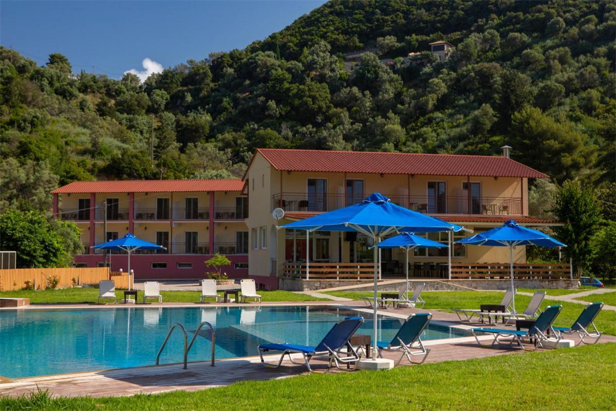 Menes Hotel Geni  Екстер'єр фото