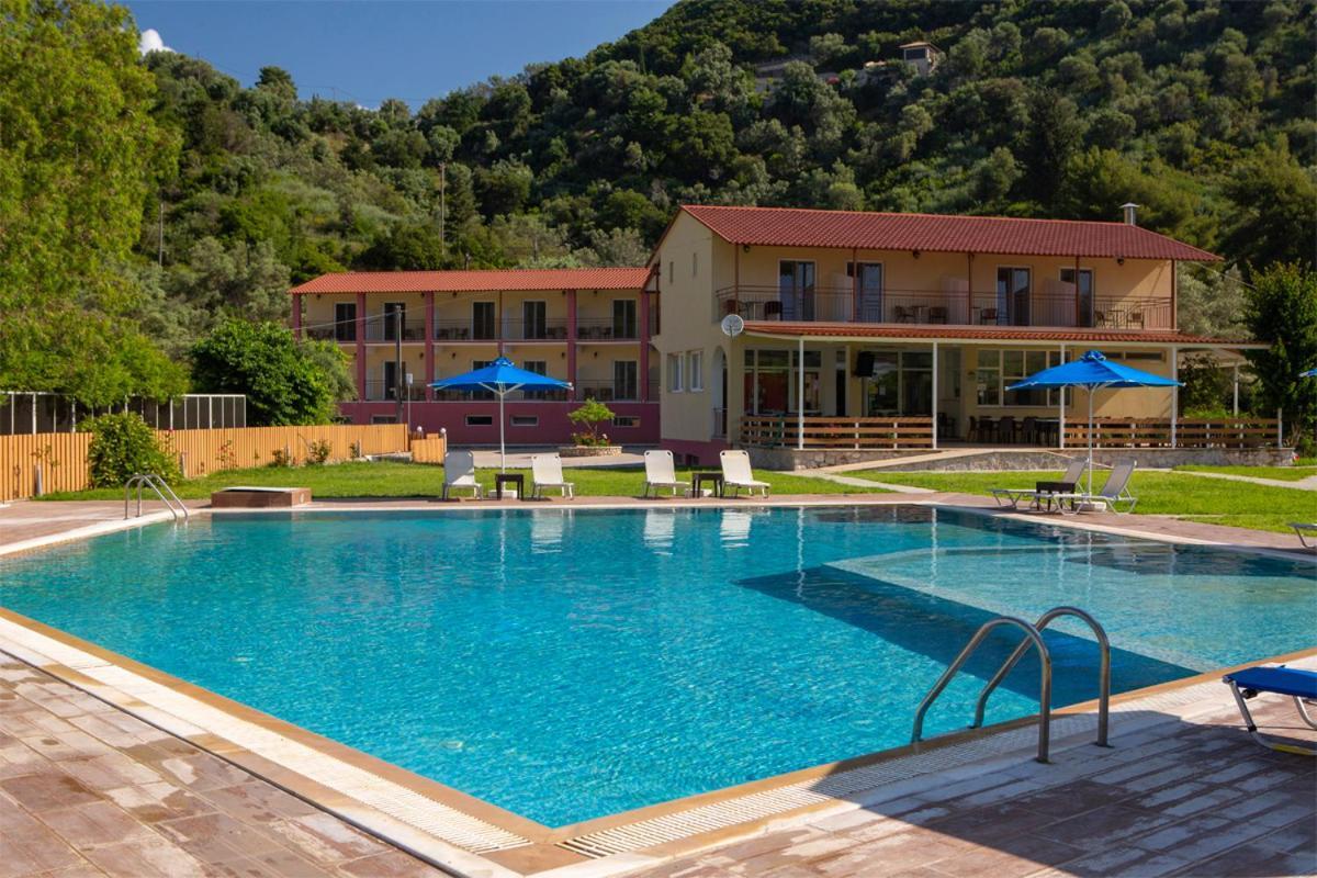 Menes Hotel Geni  Екстер'єр фото