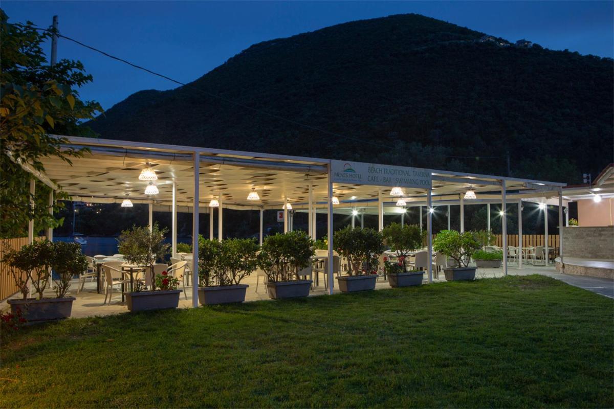 Menes Hotel Geni  Екстер'єр фото