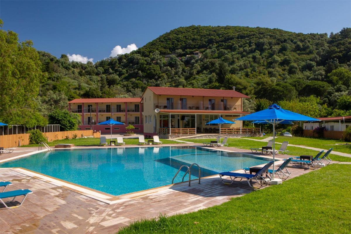 Menes Hotel Geni  Екстер'єр фото