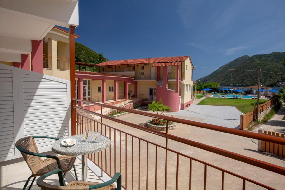 Menes Hotel Geni  Екстер'єр фото