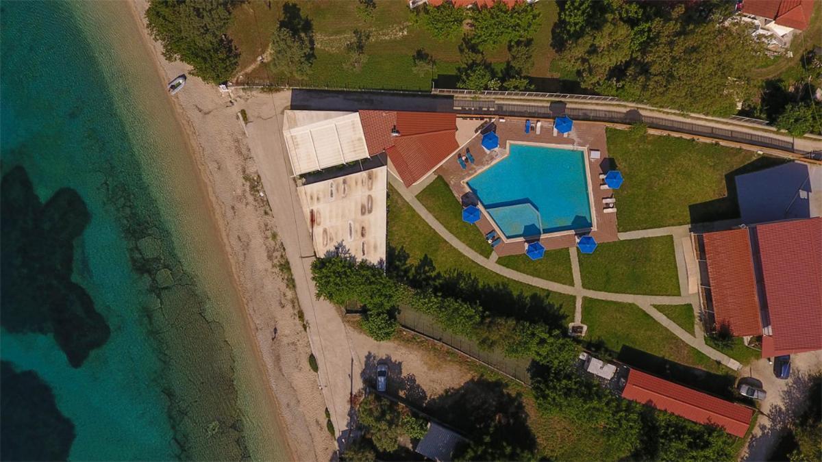 Menes Hotel Geni  Екстер'єр фото