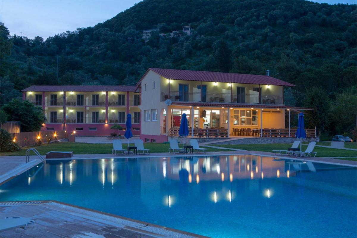 Menes Hotel Geni  Екстер'єр фото