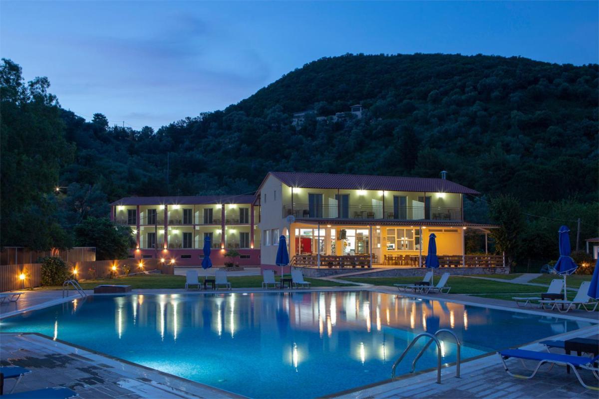 Menes Hotel Geni  Екстер'єр фото