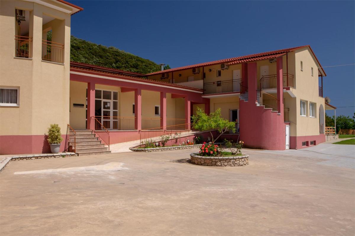 Menes Hotel Geni  Екстер'єр фото