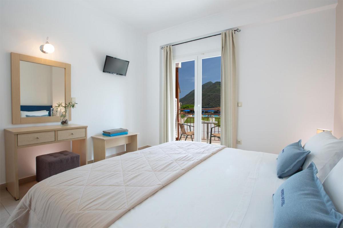 Menes Hotel Geni  Екстер'єр фото