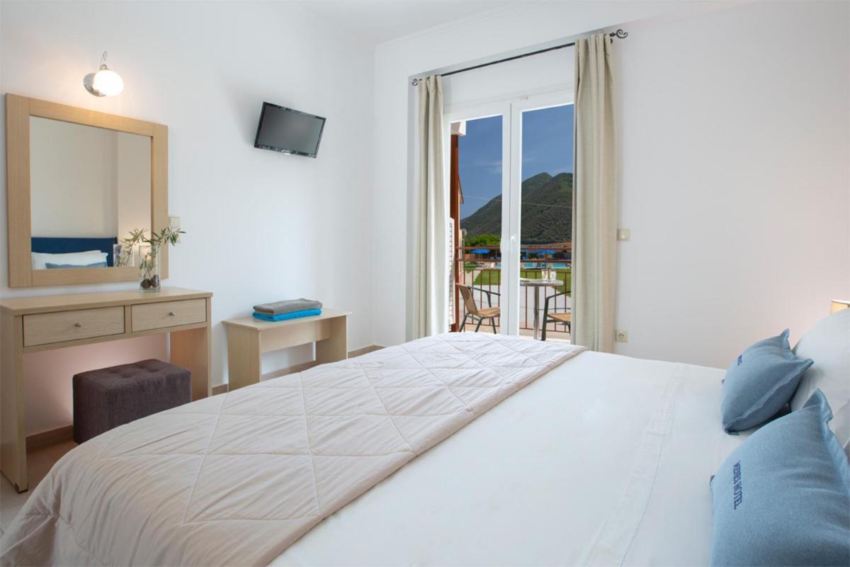 Menes Hotel Geni  Екстер'єр фото