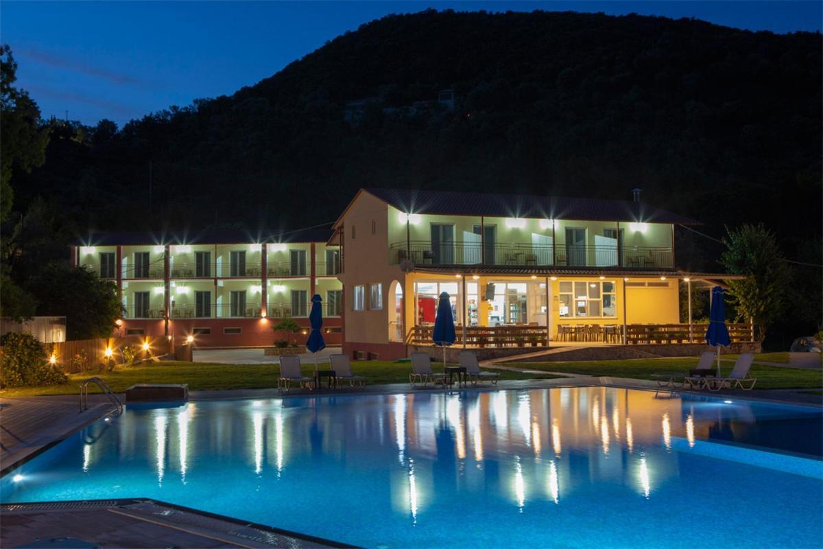 Menes Hotel Geni  Екстер'єр фото