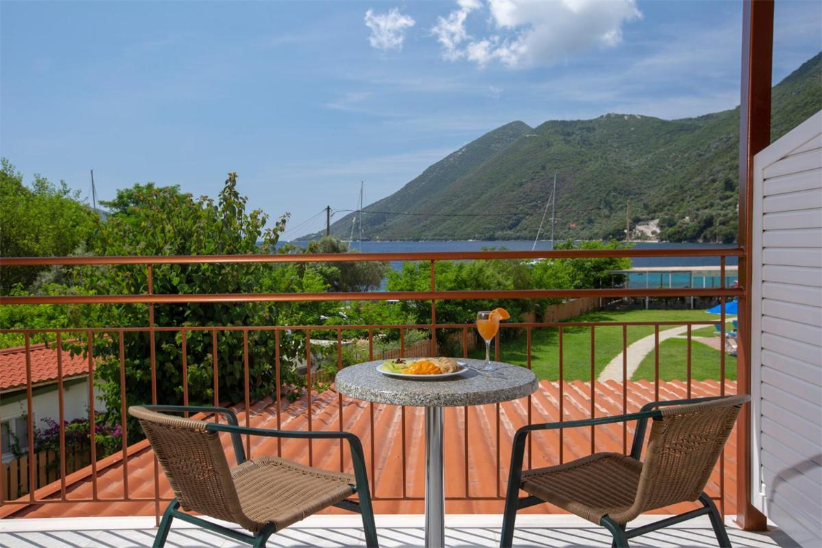 Menes Hotel Geni  Екстер'єр фото