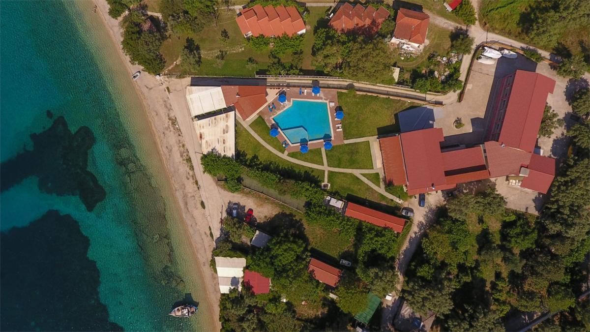 Menes Hotel Geni  Екстер'єр фото